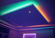 Как установить светодиодную подсветку по потолочному плинтусу